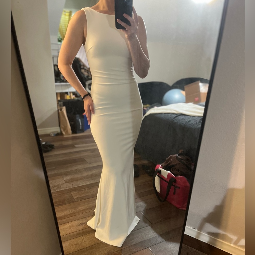 Lulu’s Love In Your Eyes Ivory Knotted Mermaid
Maxi Dress